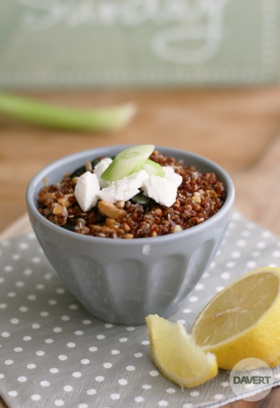 Bio Roter Quinoa-Crunch mit Buchweizen & Ziegenfrischkäse von Davert