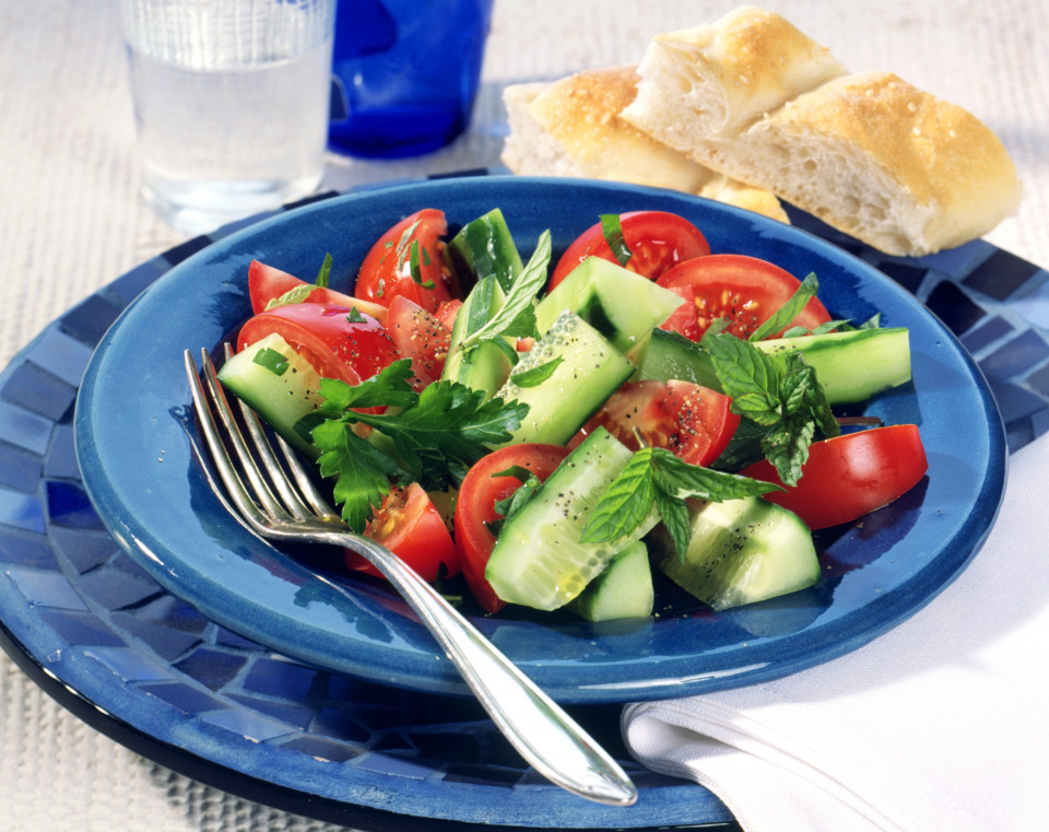Bio Tomaten-Gurken-Salat (Angurodomáta)