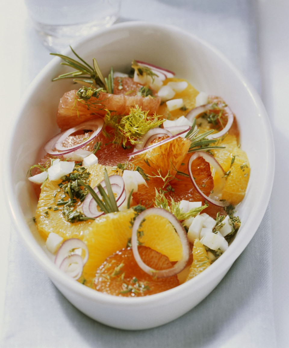 Bio Fenchel-Orangen-Salat mit Zwiebeln und Kräutern