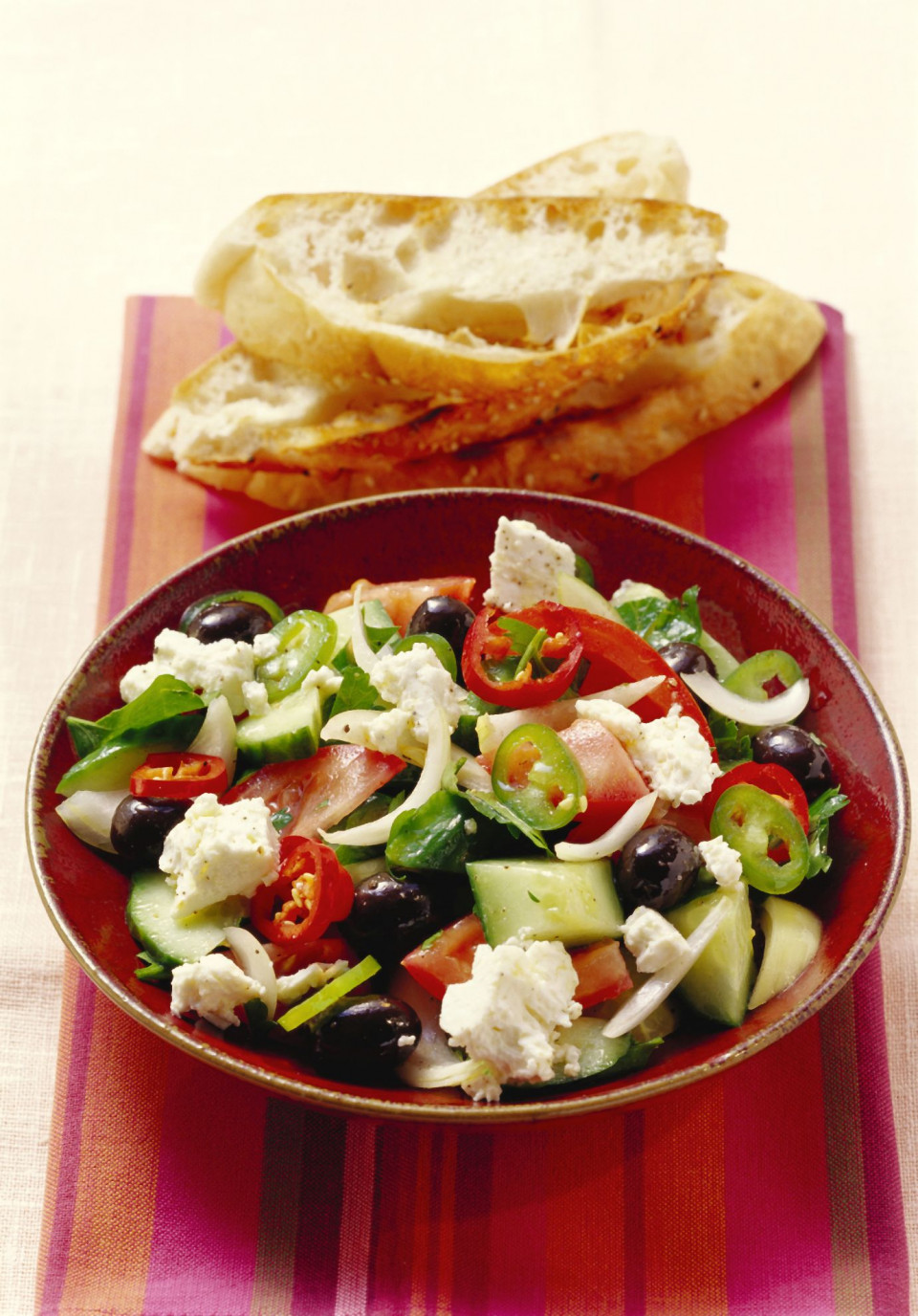 Bio Griechischer Salat mit Fladenbrot