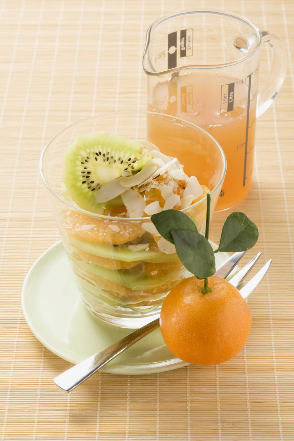 Bio Mandarinen-Kiwi-Salat mit Kokosflocken