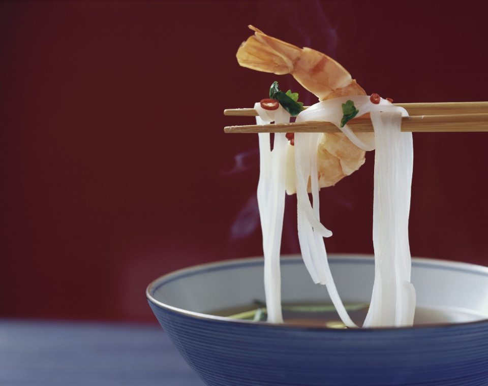 Bio Suppe mit Reisnudeln und Shrimps