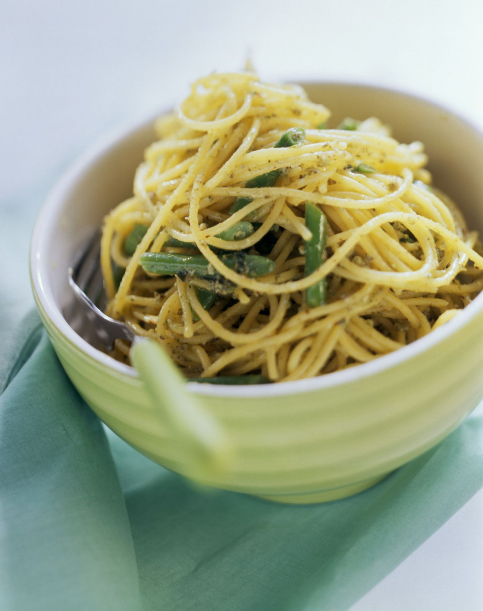 Bio Pasta mit Rucolapesto und grünen Bohnen