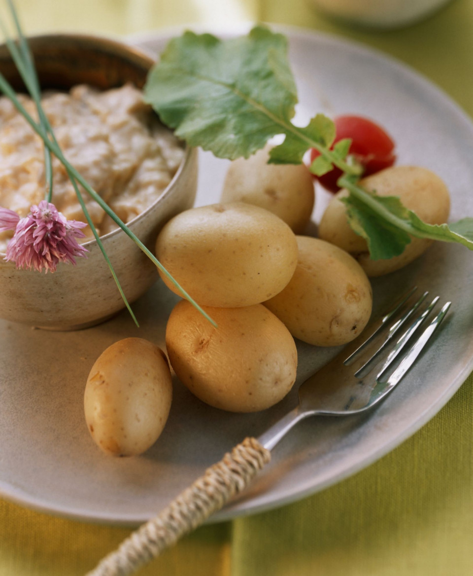 Bio Junge Kartoffeln mit bayerischem Käsedip (Obatzda)