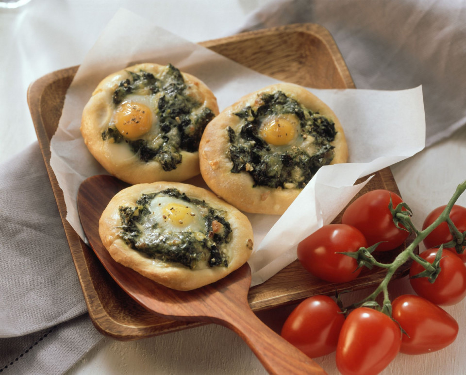 Bio Mini-Pizzen mit Spinat und Ei