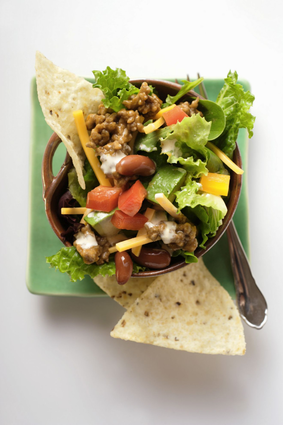 Bio Mexiko-Salat mit Hackfleisch, Käse und Gemüse