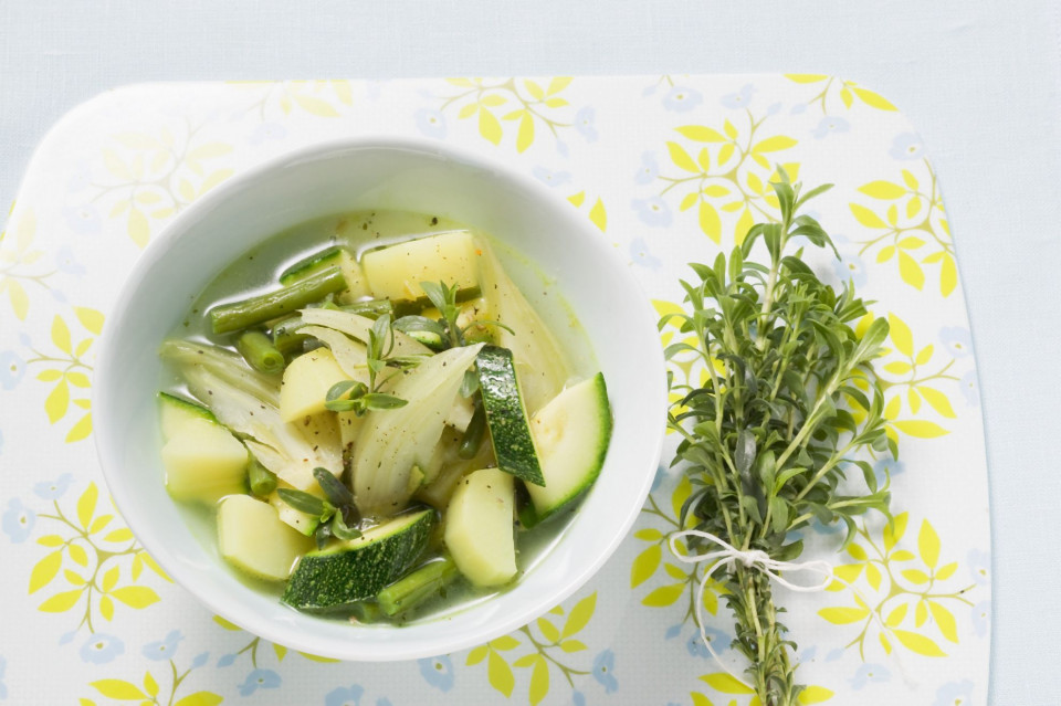Bio Zucchini-Fenchel-Suppe mit grünen Bohnen