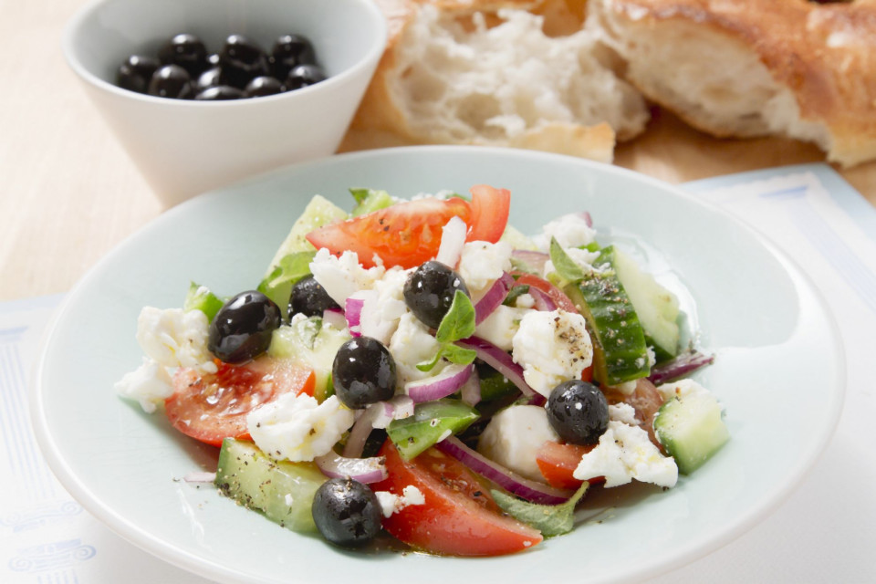 Bio Griechischer Salat mit Tomaten und Feta