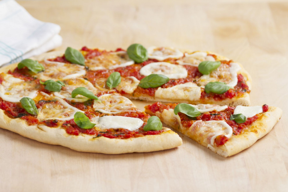 Bio Pizza mit Tomate-Mozzarella