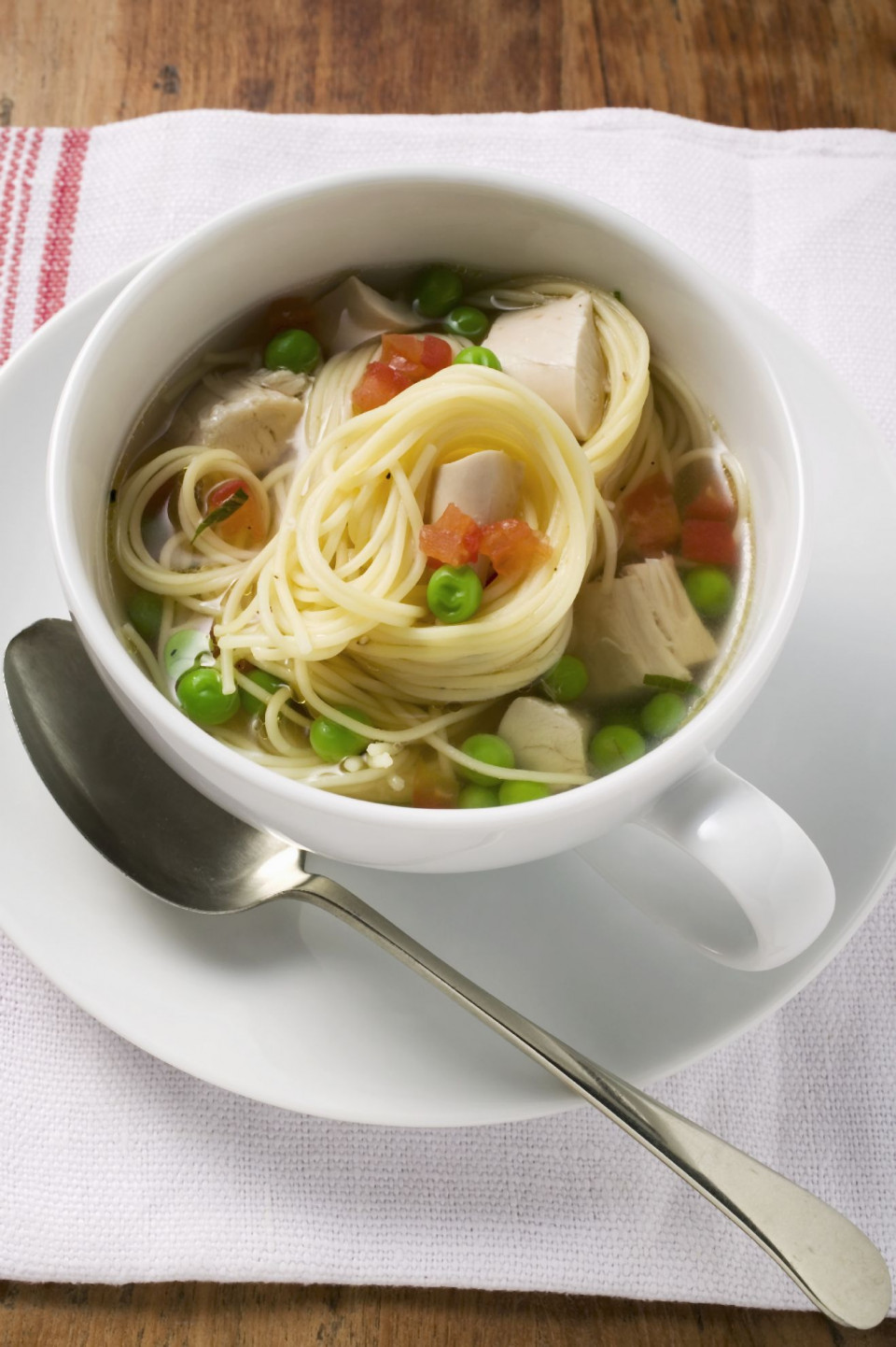 Bio Nudel-Hähnchen-Suppe mit Gemüse