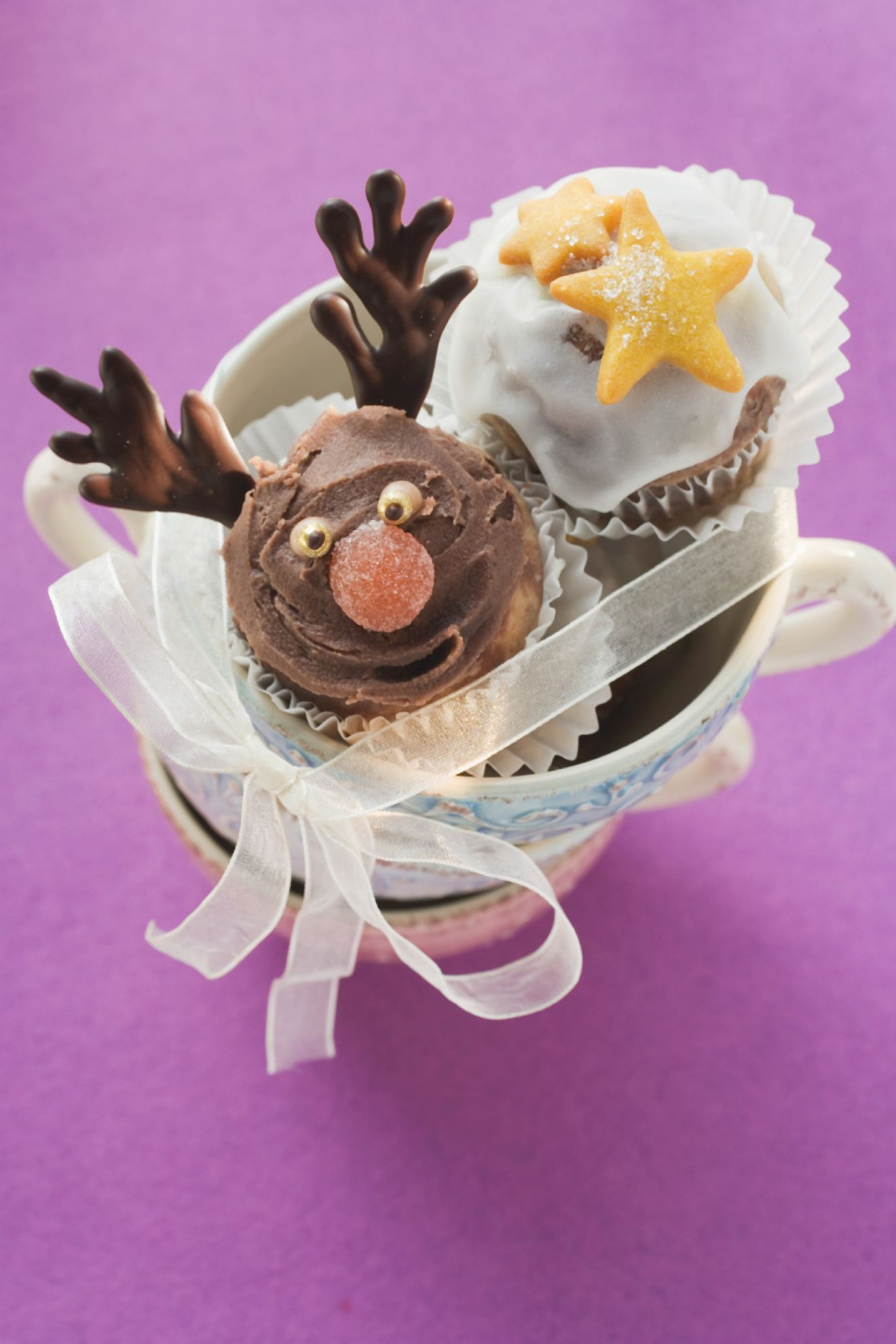 Bio Schokoladenmuffins mit Weihnachtsverzierung