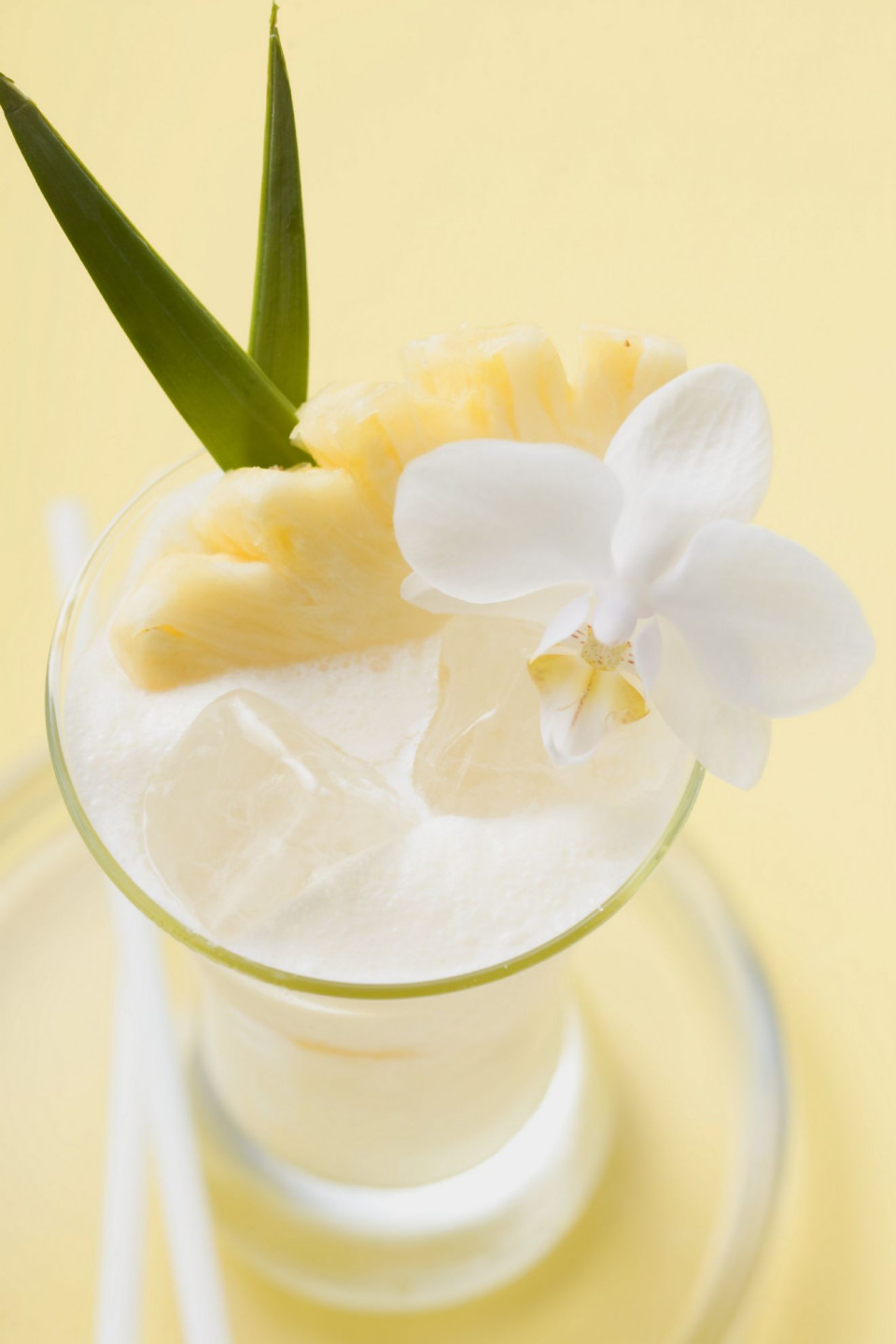 Bio Ananas-Smoothie mit Mandelmilch