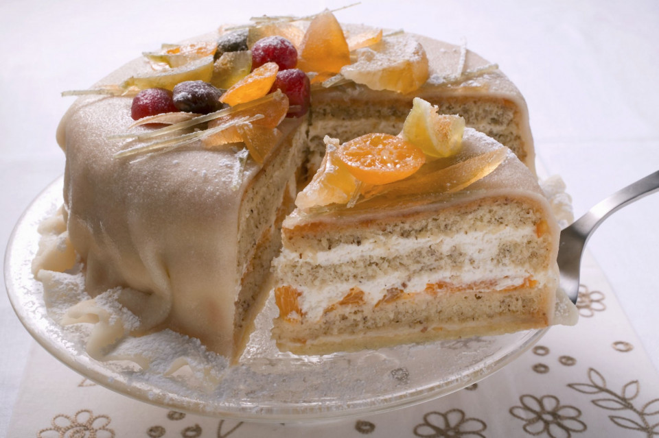 Bio Orangen-Marzipan-Torte mit kandiertem Obst