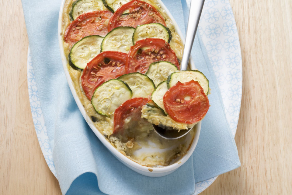 Bio Zucchini-Auberginen-Moussaka mit Tomaten