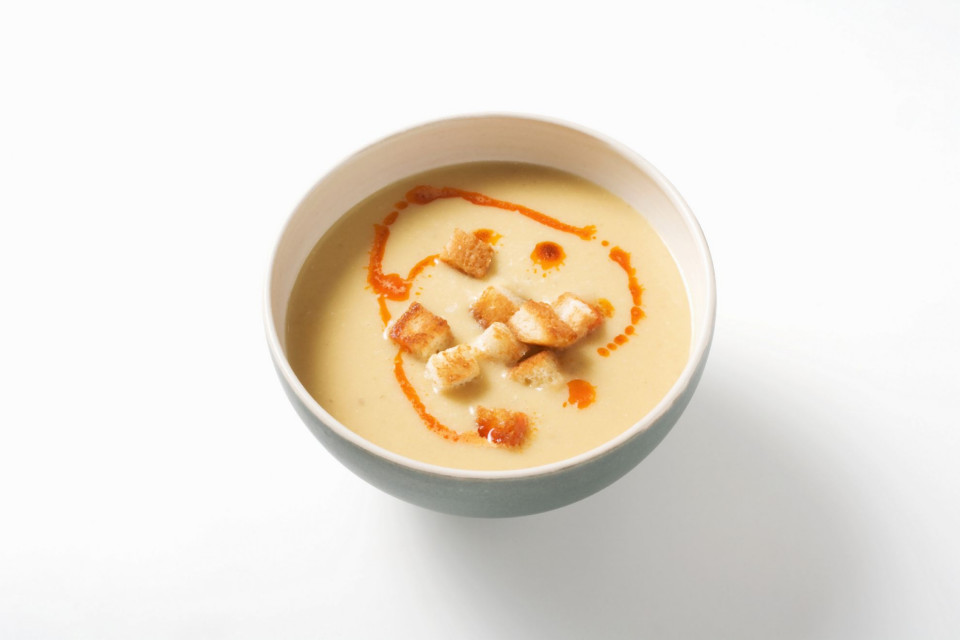 Bio Suppe mit roten Linsen und Croûtons
