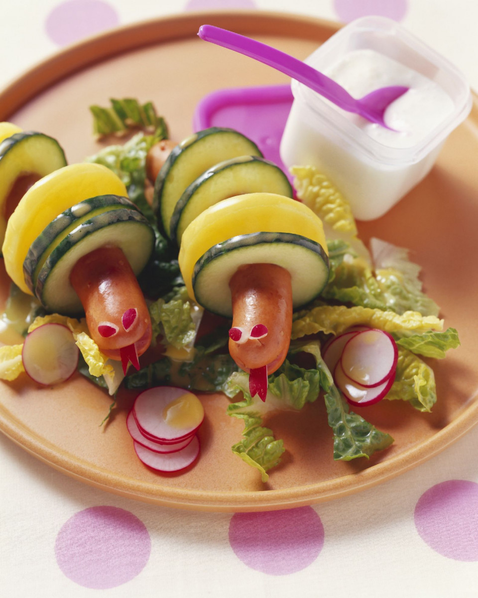 Bio Würstchen mit Salat für Kinder